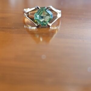 Modern Green and Gold Split-Shank Ring